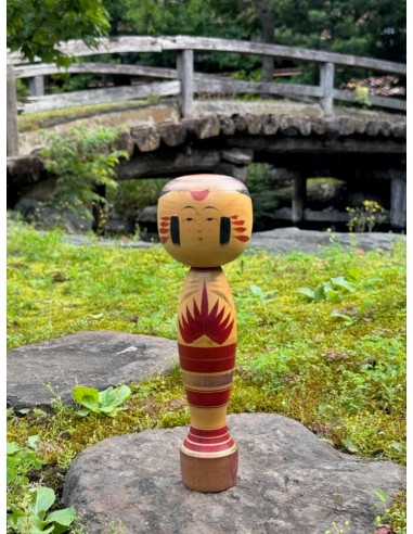 Kokeshi Traditionnelle Vintage | Chrysanthème style Yajiro est présent 