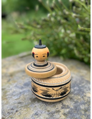 Kokeshi Traditionnelle Ejiko | Boite sumi-e chrysanthème les ligaments